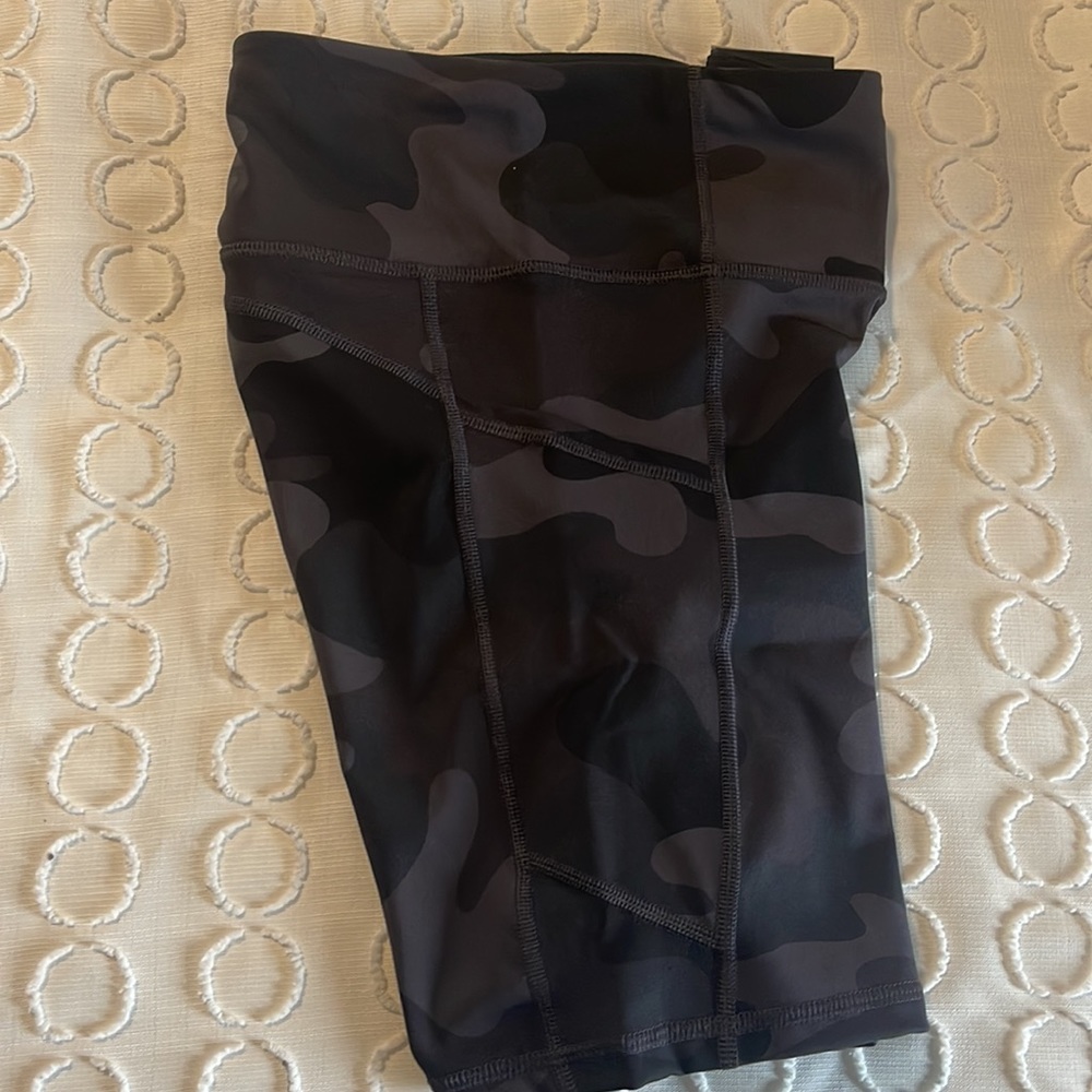 New w/ tags! Gap 7”inseam compression bike shorts